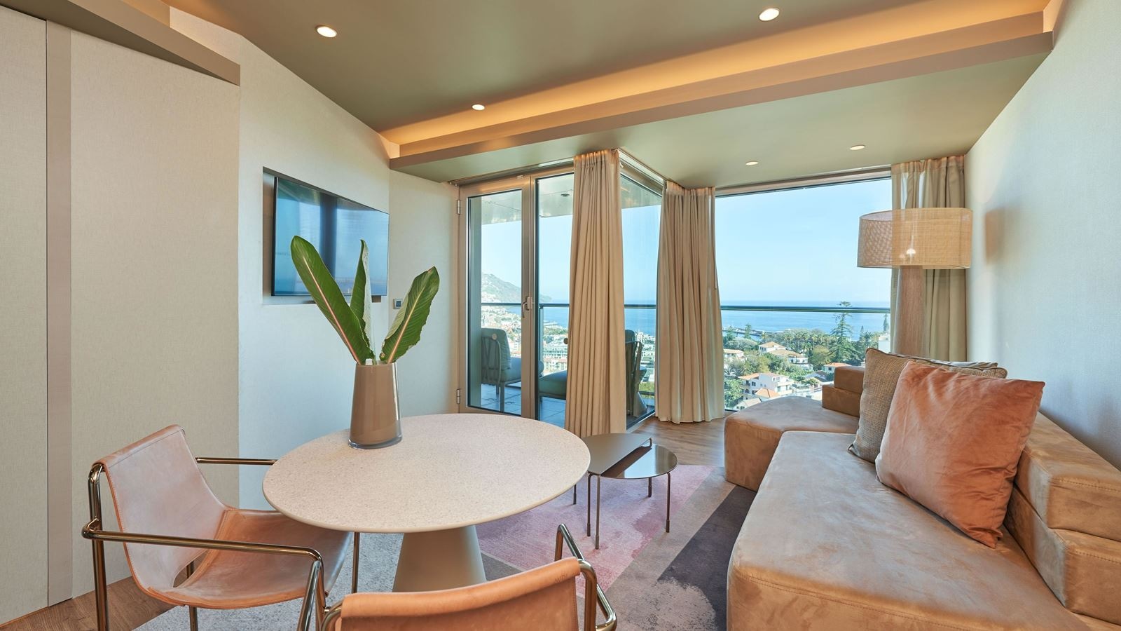 rooms-deluxe-junior-suite-sea-view-with-balcony-or-terrace