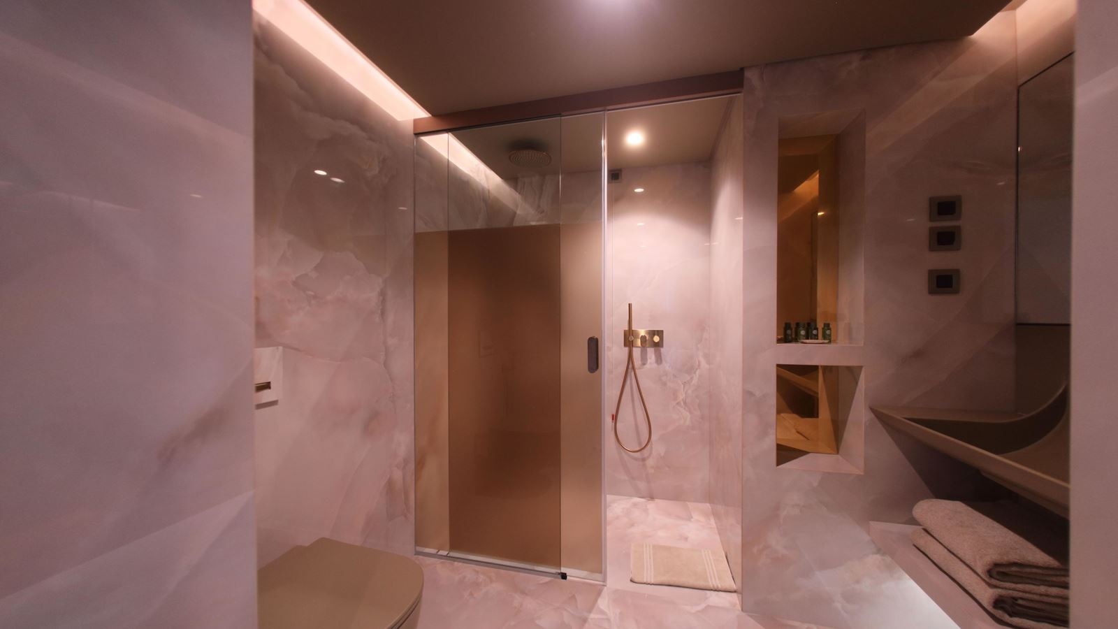 rooms-deluxe-room-sea-view-with-balcony-or-terrace