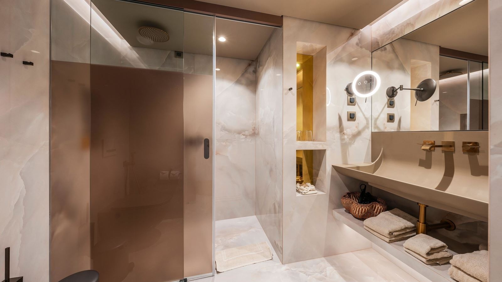 rooms-deluxe-room-with-balcony-or-terrace