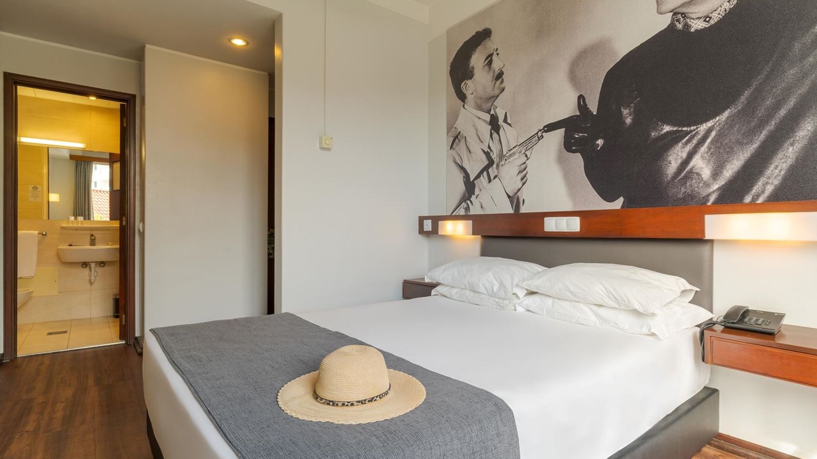 rooms-db--double-standard