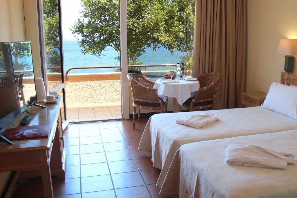 rooms-cd-club-room-sea-view