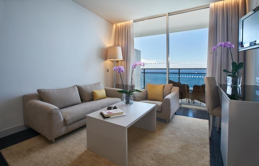 rooms-pv--dblpremium-sea-view-balcony