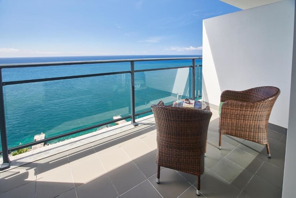 rooms-pv--dblpremium-sea-view-balcony
