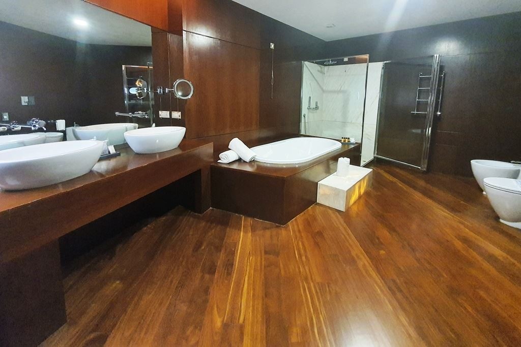 rooms-s1-spa-suite-seaview