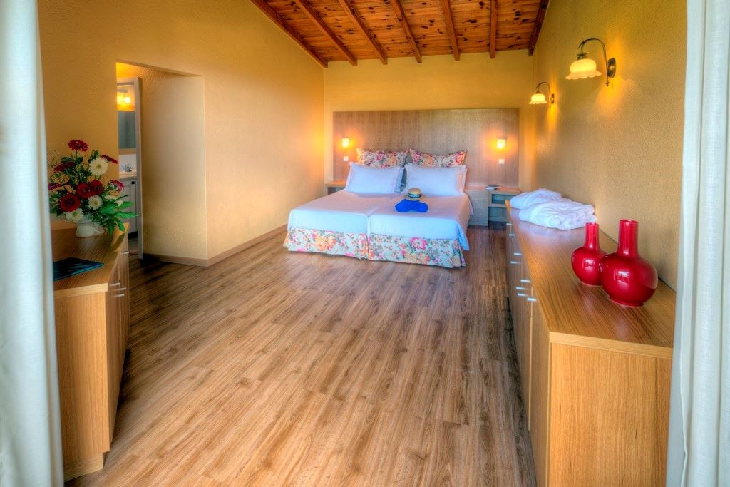 rooms-1l-1-bedroom-apartment-side-sea-view