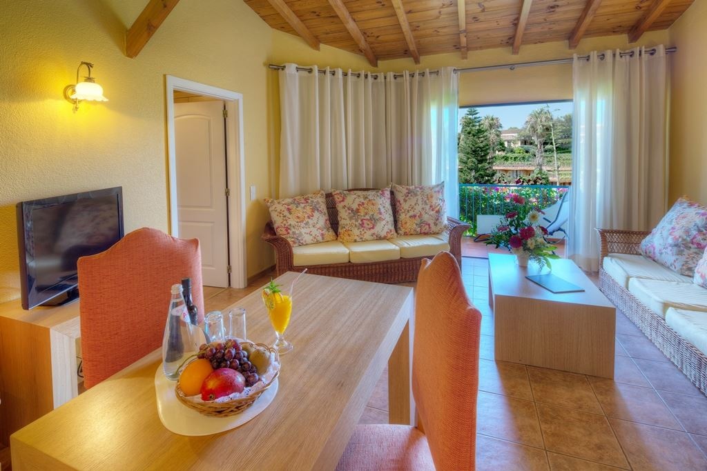 rooms-1l-1-bedroom-apartment-side-sea-view