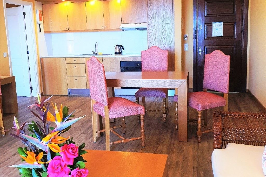 rooms-1l-1-bedroom-apartment-side-sea-view