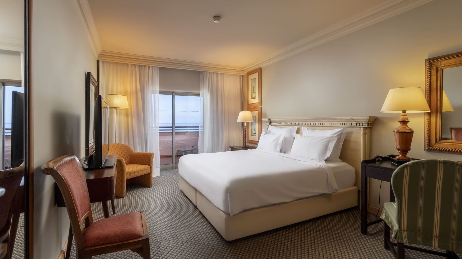 rooms-superior-suite-with-balconyor-terrace