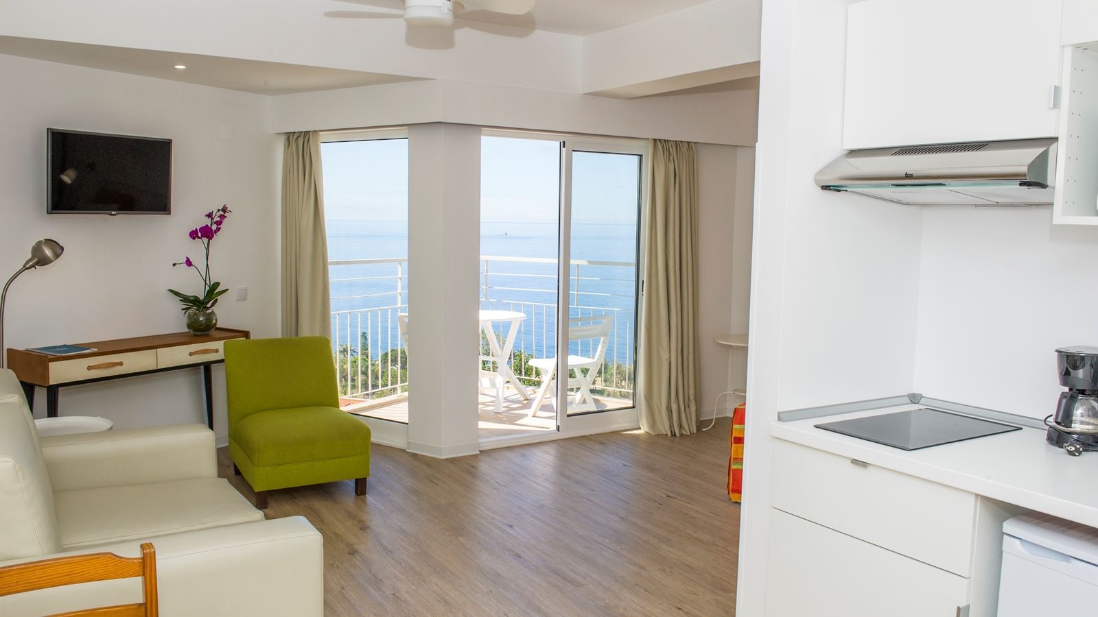 rooms-studio-standard-double-balcony-or-terrace