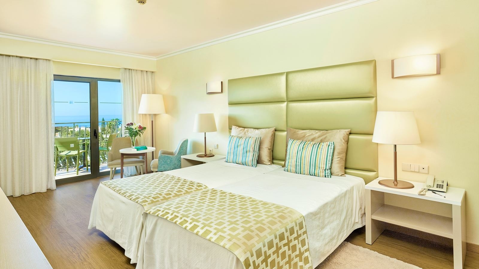 rooms-twin-deluxe-sea-view-balcony-or-terrace