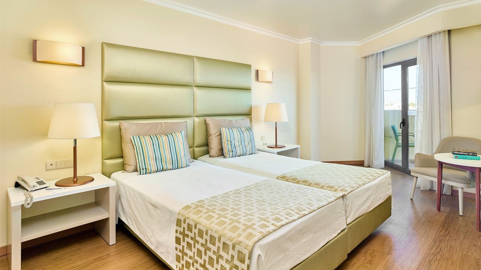 rooms-family-suite-deluxe-land-view-balcony-or-terrace