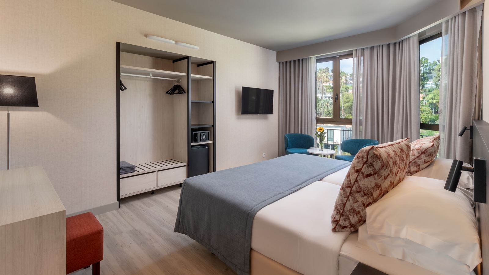 rooms-standard-double-room-mountain-view