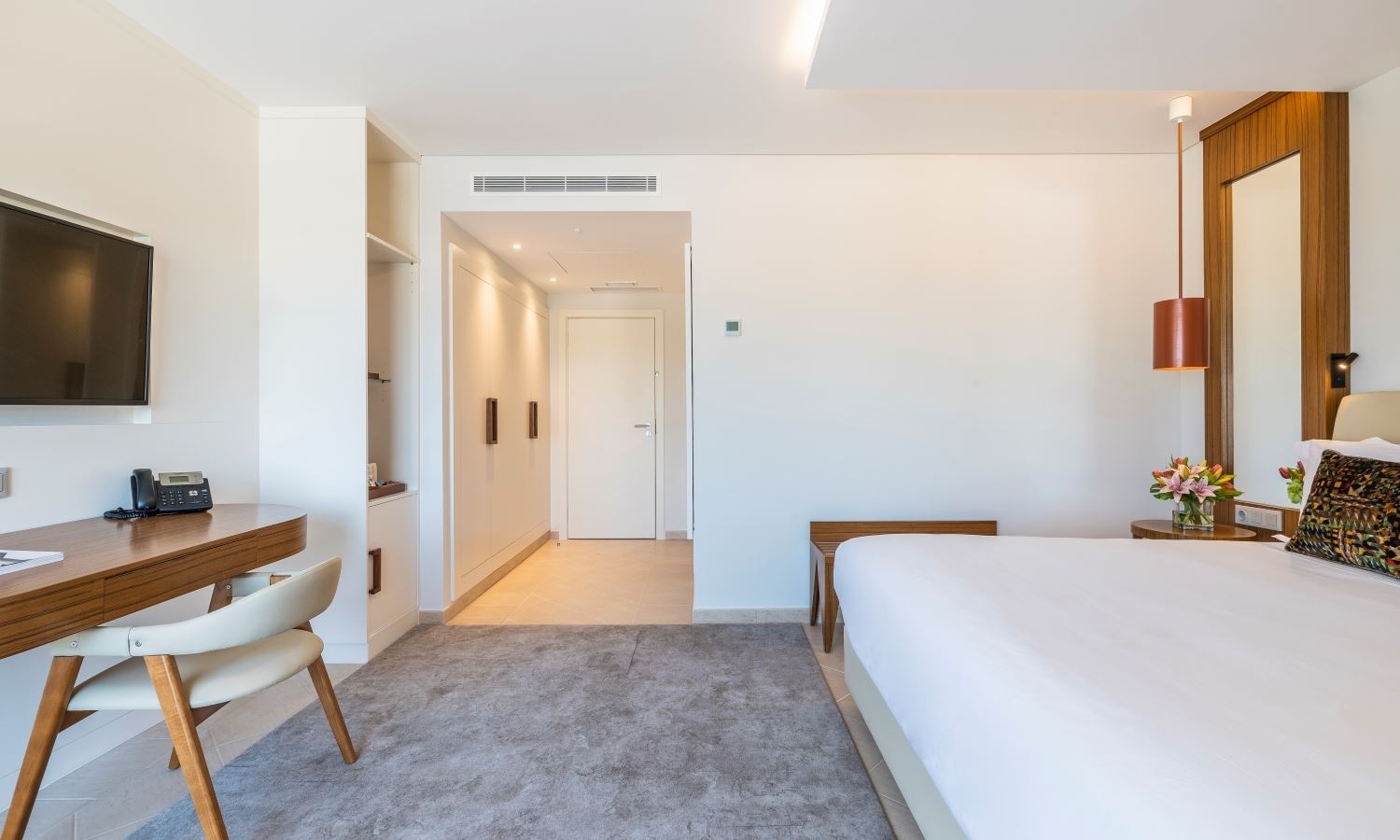 rooms-classic-double-pool-view