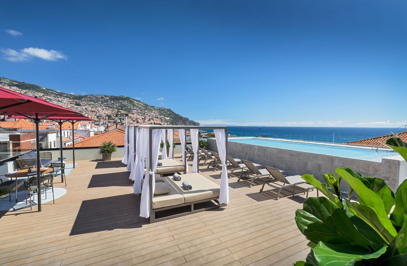 bars-bheaven--rooftop-bar