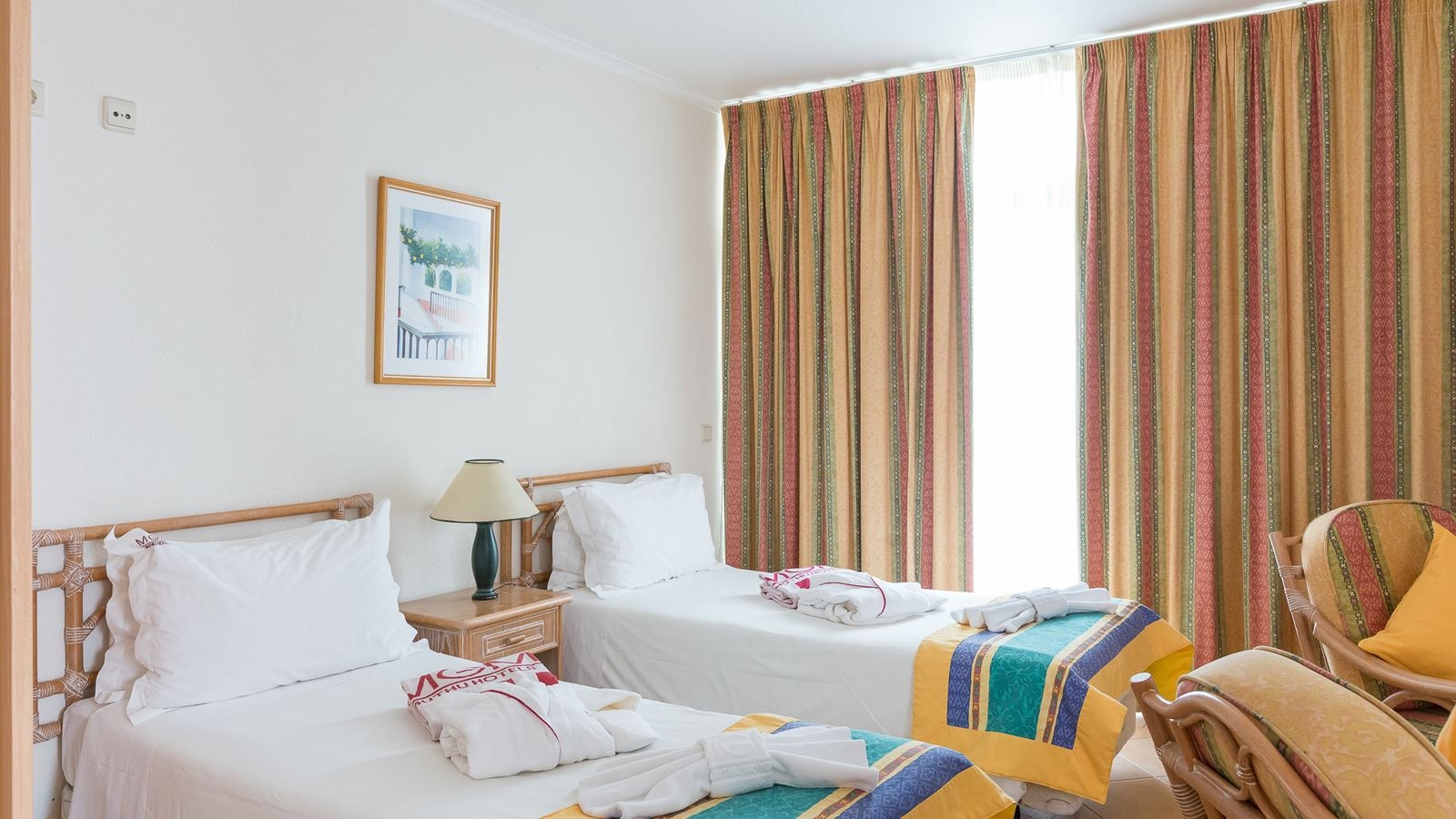 rooms-standard-room-terrace-twin-beds