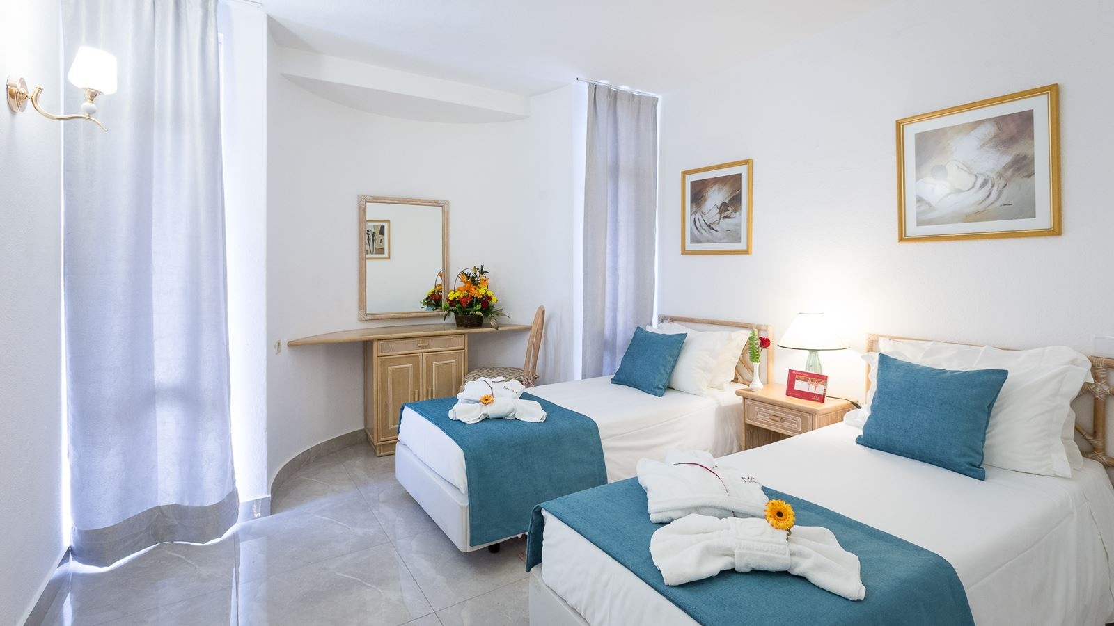 rooms-deluxe-one-bedroom-apartment-sea-or-pool-view