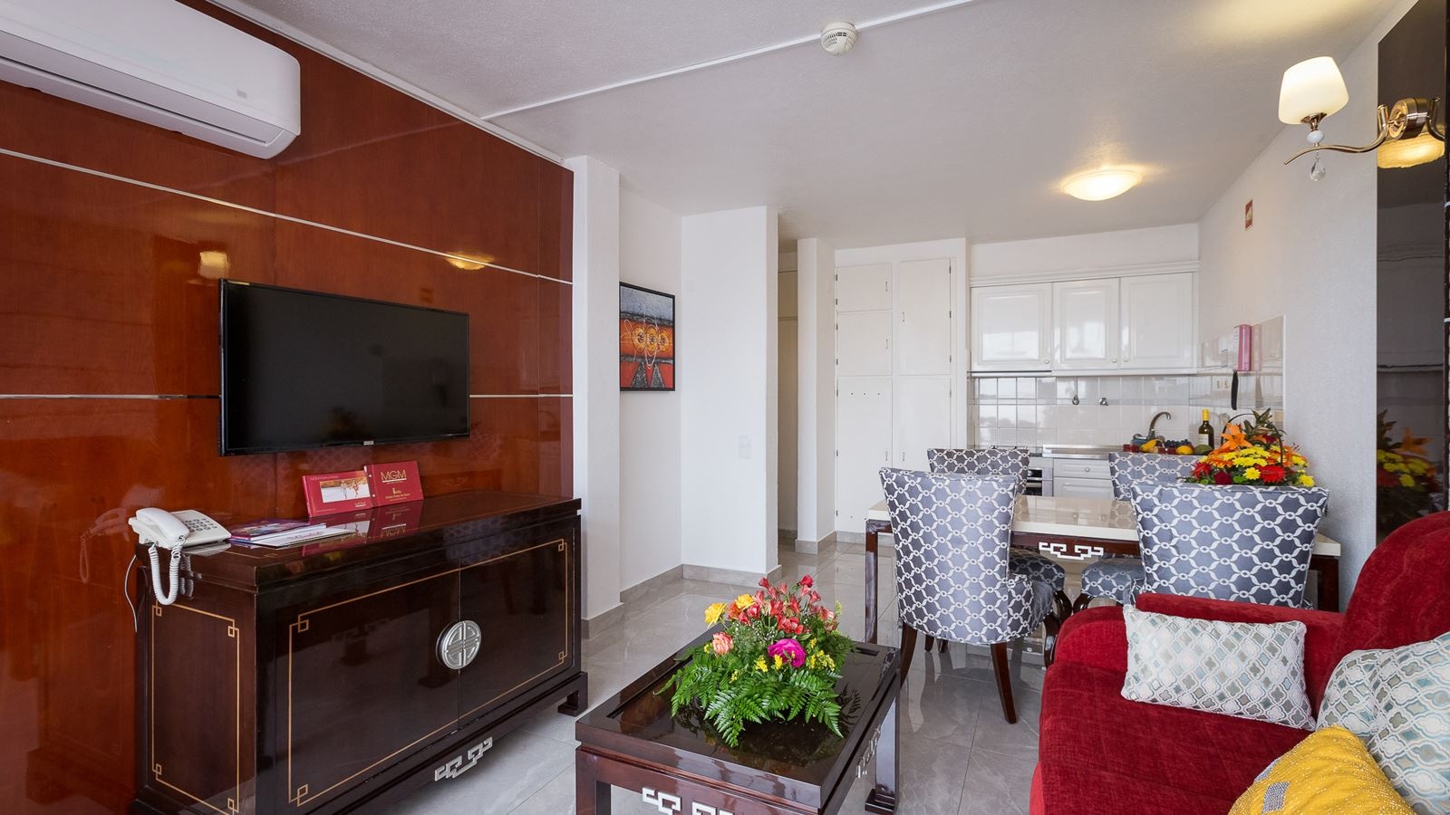 rooms-deluxe-one-bedroom-apartment-sea-or-pool-view