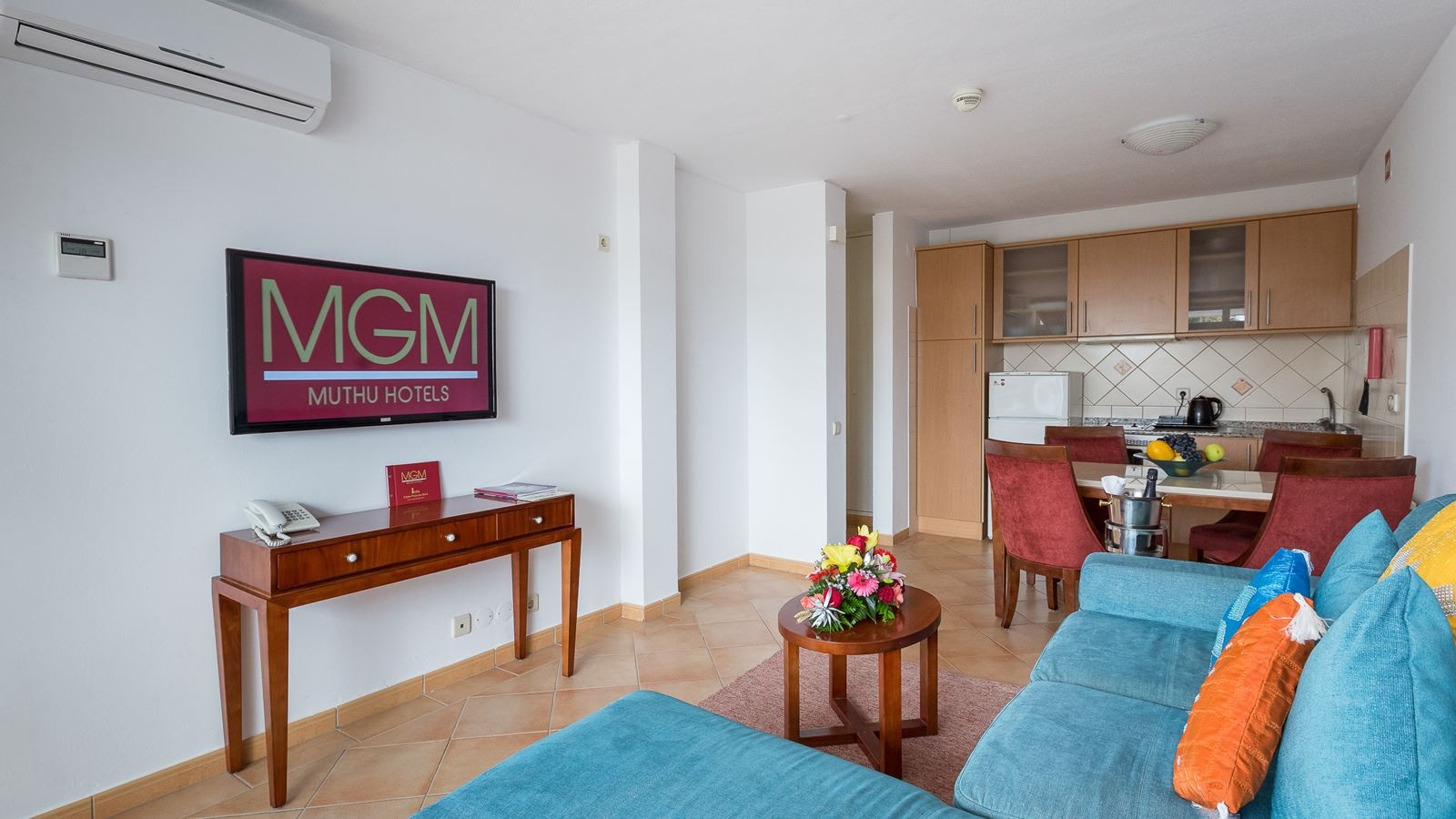 rooms-deluxe-one-bedroom-apartment-sea-or-pool-view