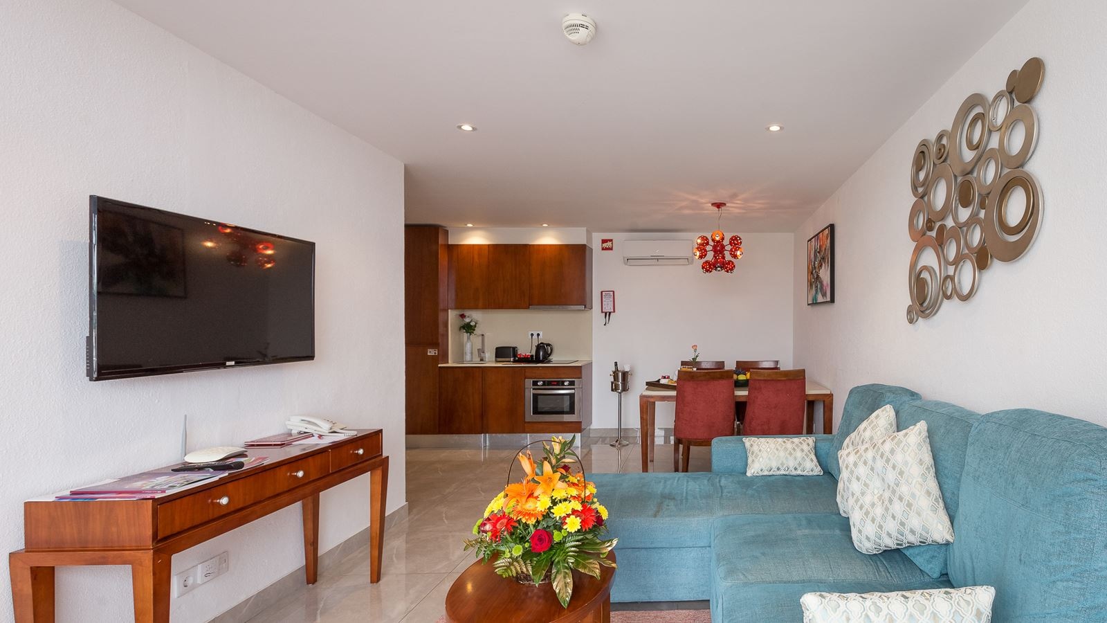 rooms-deluxe-two-bedroom-apartment-sea-or-pool-view