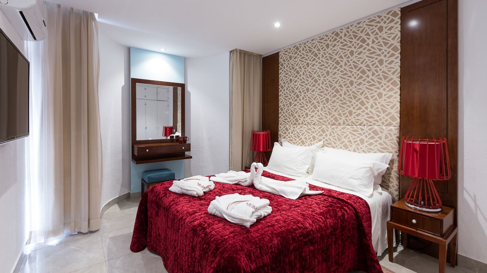 rooms-deluxe-two-bedroom-apartment-sea-or-pool-view