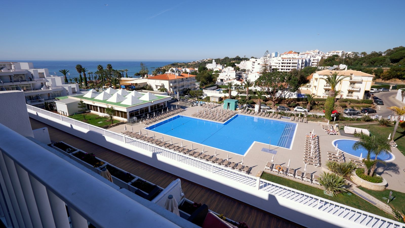 rooms-deluxe-two-bedroom-apartment-sea-or-pool-view