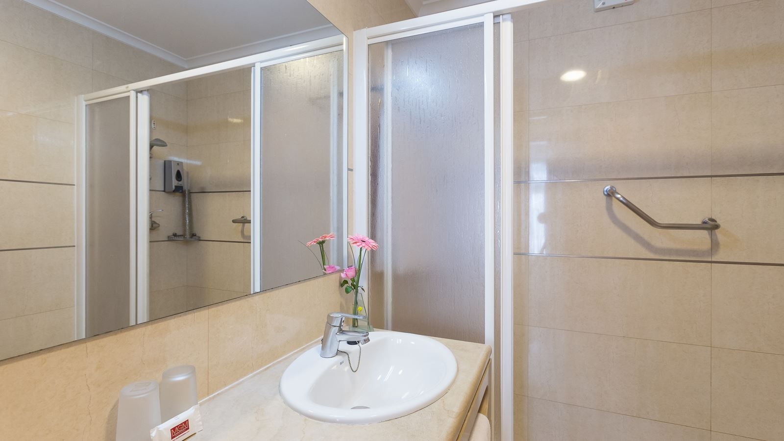 rooms-standard-room-terrace-twin-beds