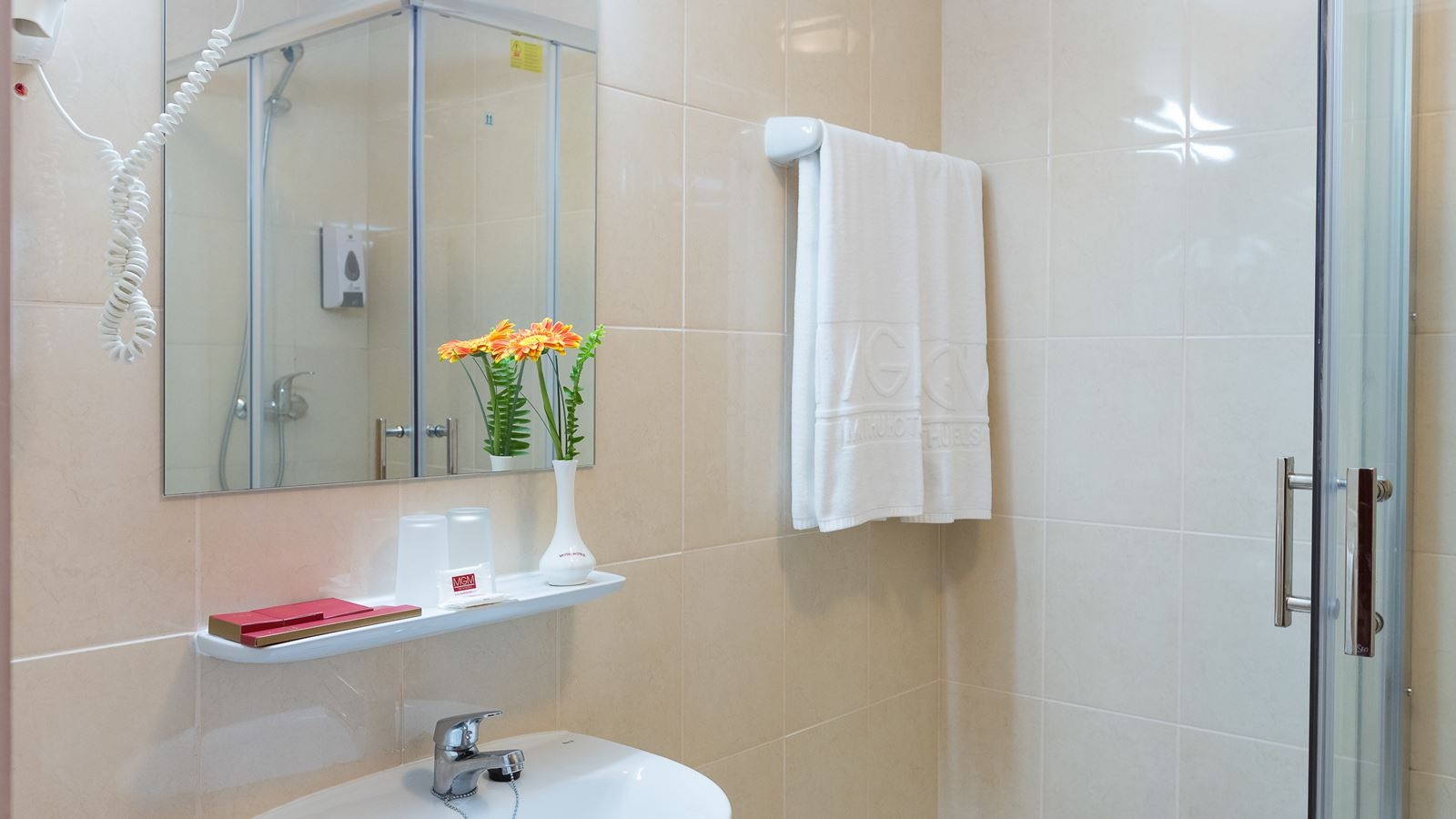 rooms-deluxe-room-terrace-sea-or-pool-view