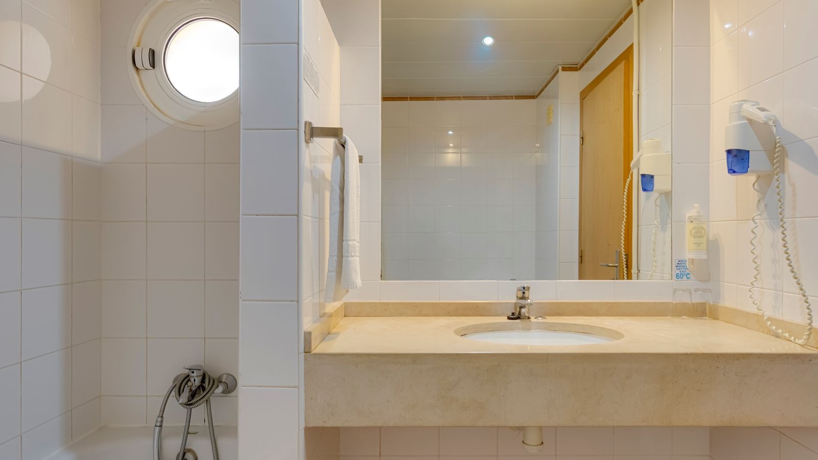 rooms-ds-twin-superior