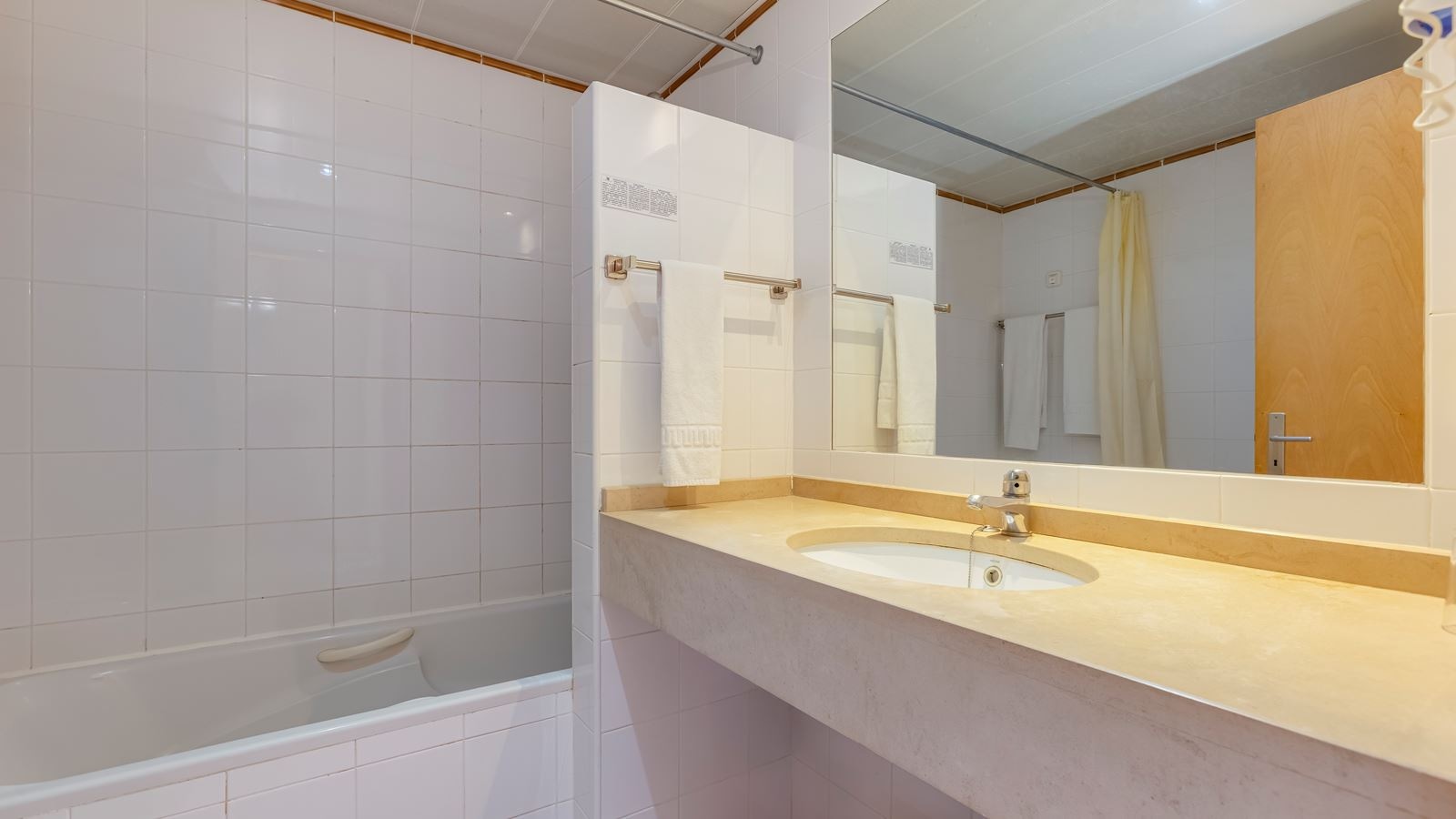 rooms-ds-twin-superior