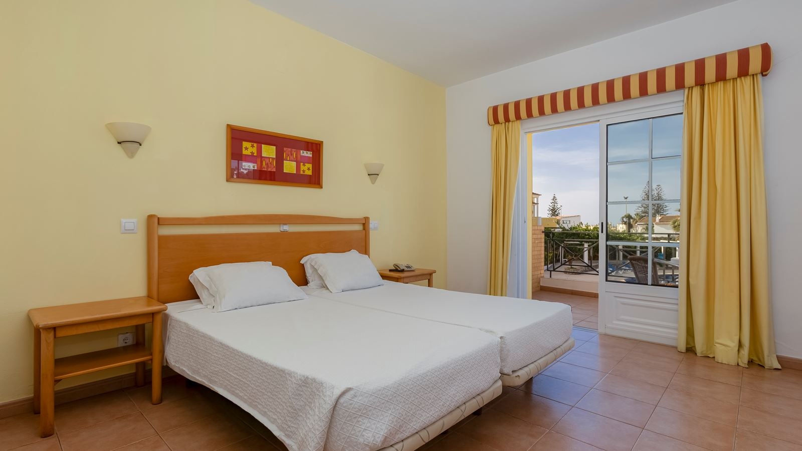 rooms-ds-twin-superior