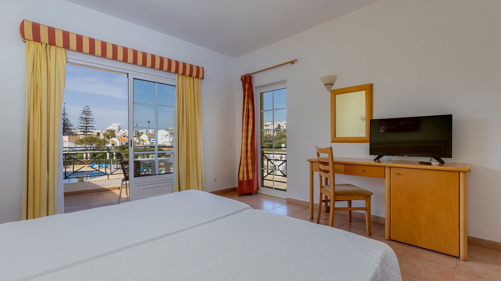 rooms-ds-twin-superior