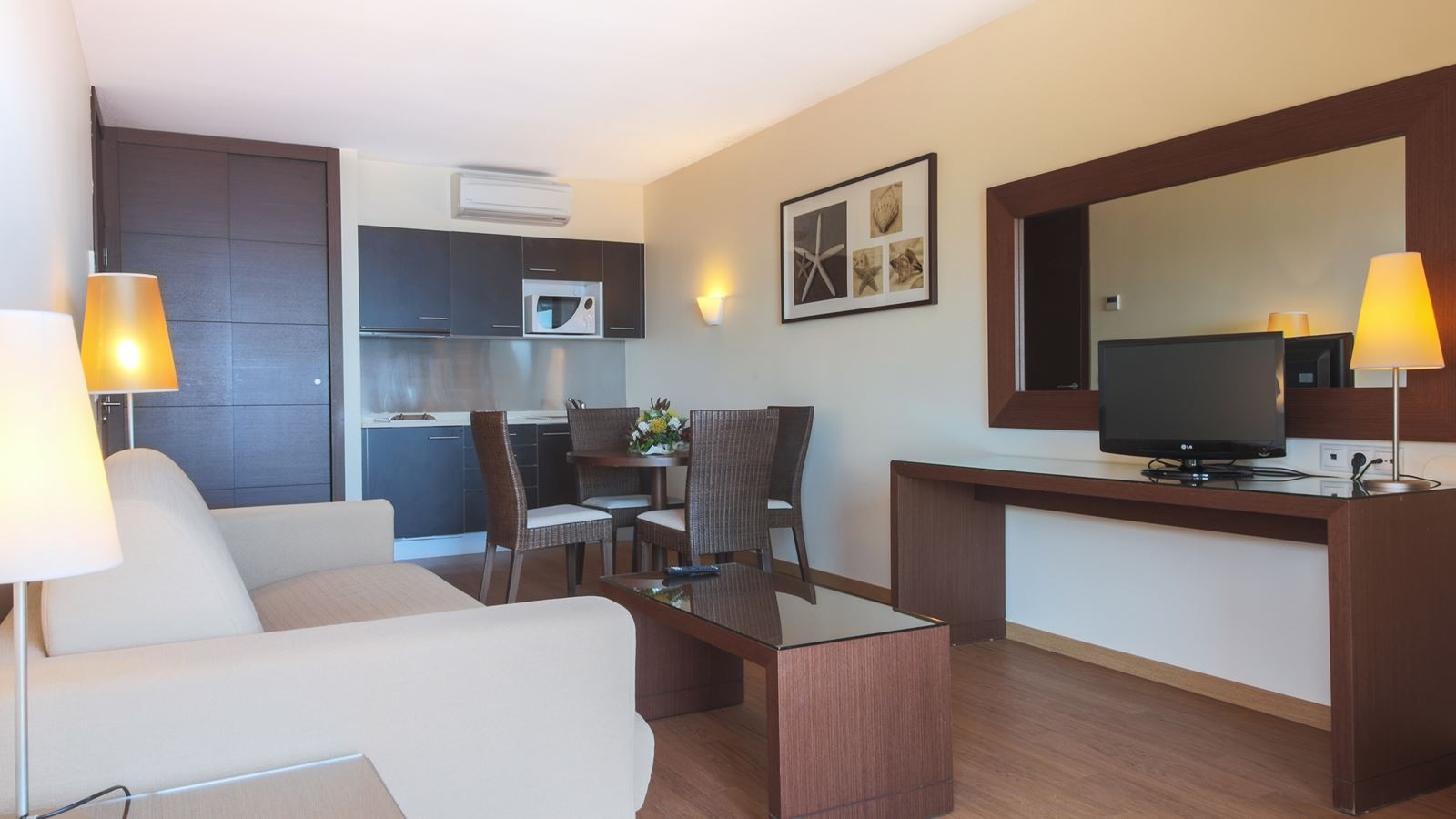 rooms-one-bedroom-club-apartment-garden-view