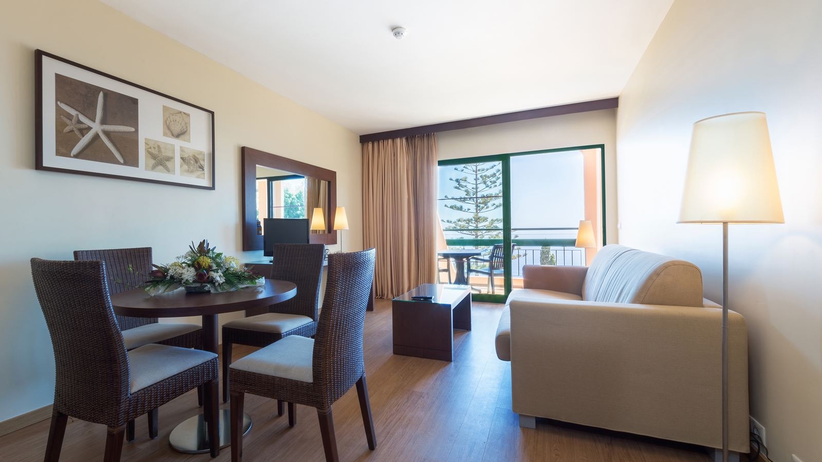 rooms-one-bedroom-club-apartment-garden-view