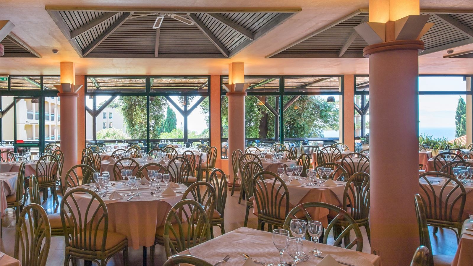 restaurants-tropical