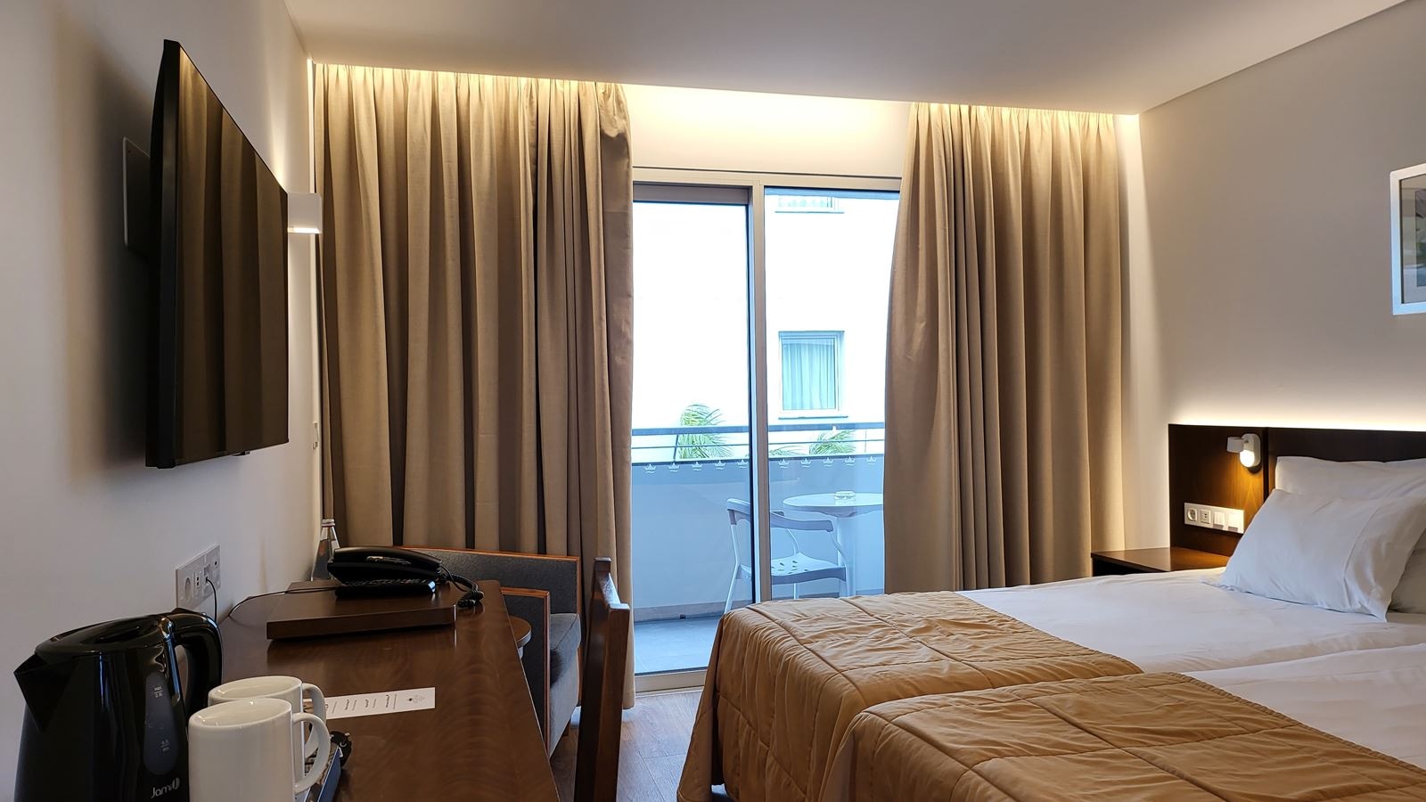 rooms-ds-twin-superior-land-view