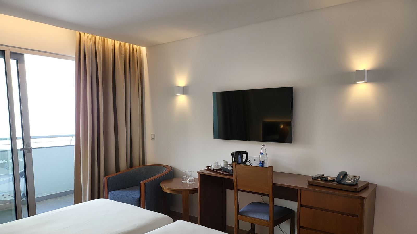 rooms-ds-twin-superior-land-view