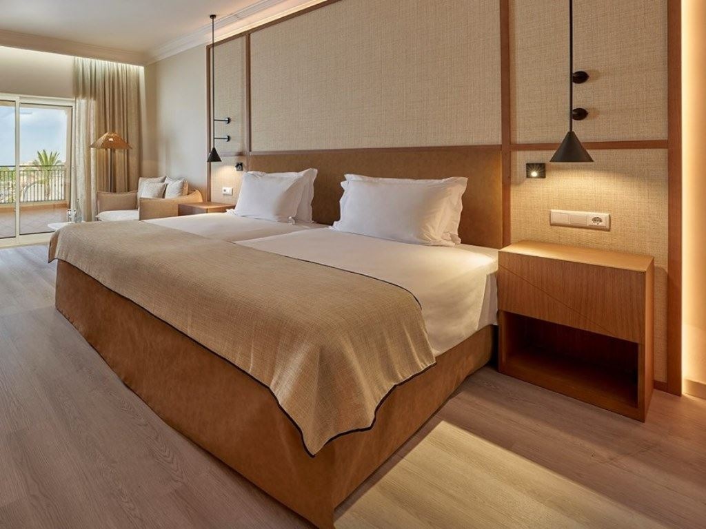 rooms-twin-superior-partial-sea-view