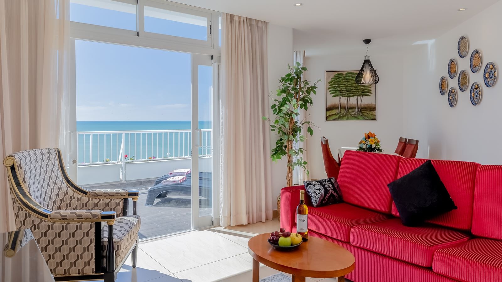 rooms-deluxe-one-bedroom-suite-sea-view-t1is