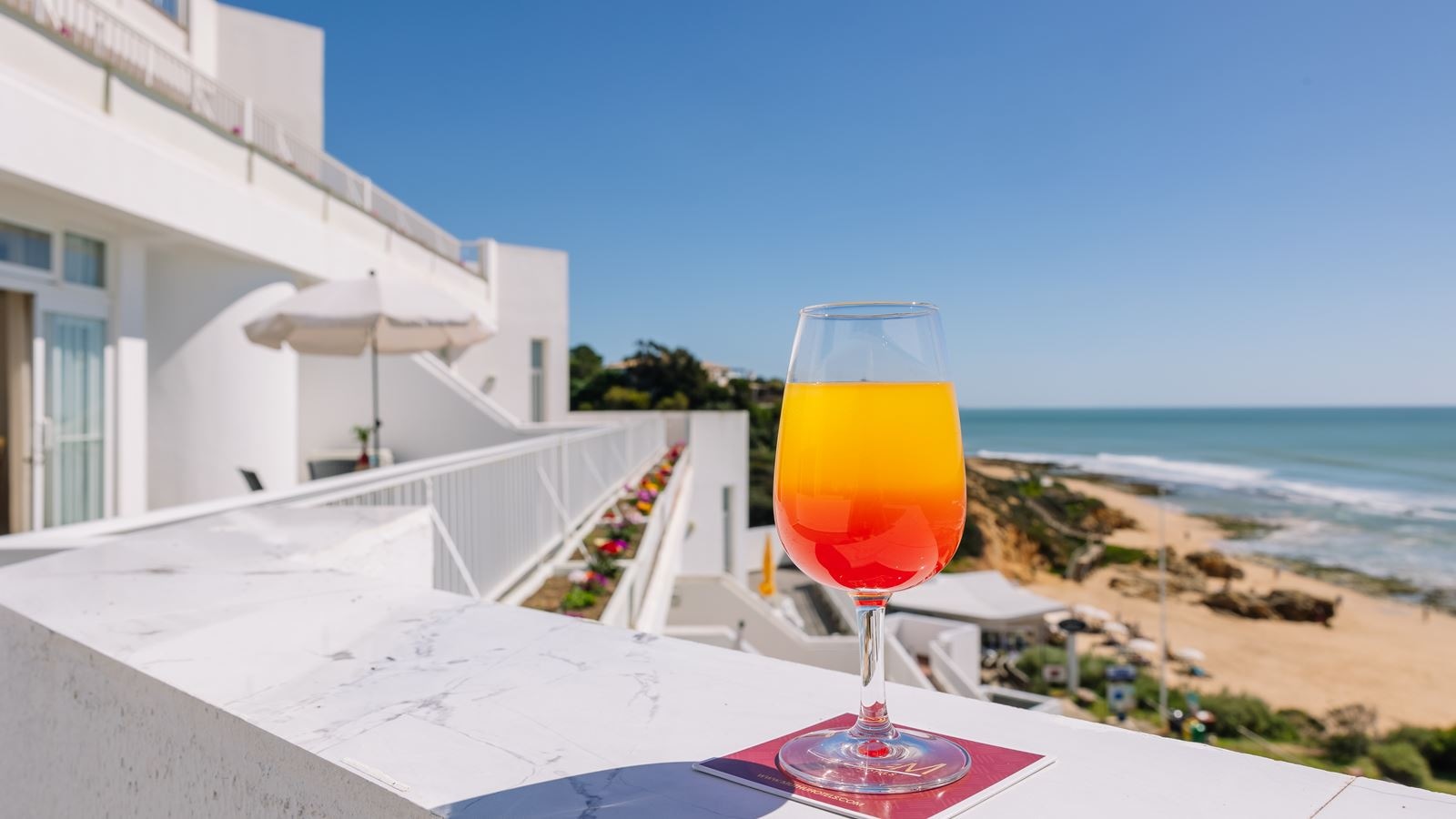 rooms-deluxe-one-bedroom-suite-sea-view-t1is