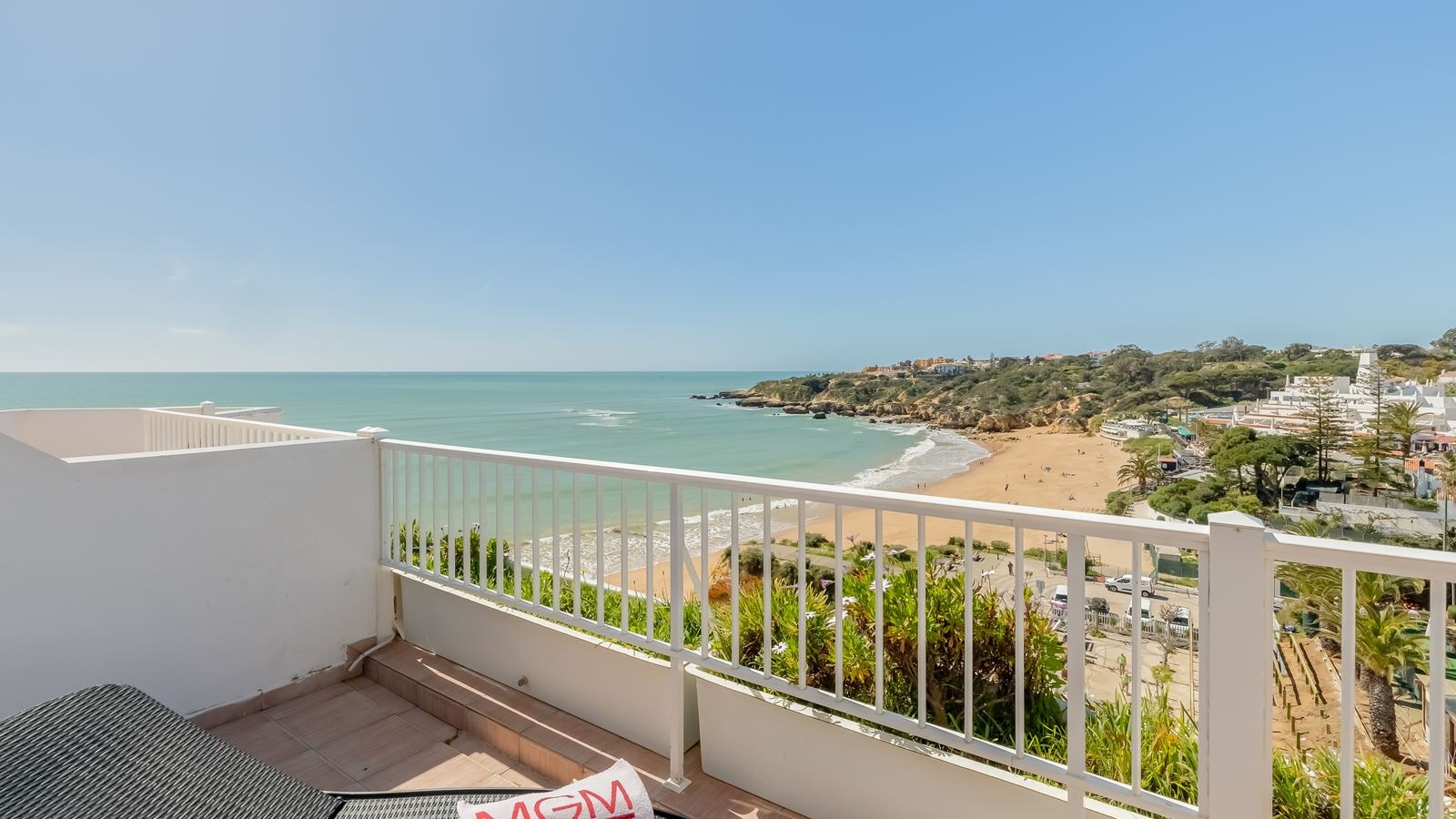 rooms-deluxe-one-bedroom-suite-sea-view-t1is