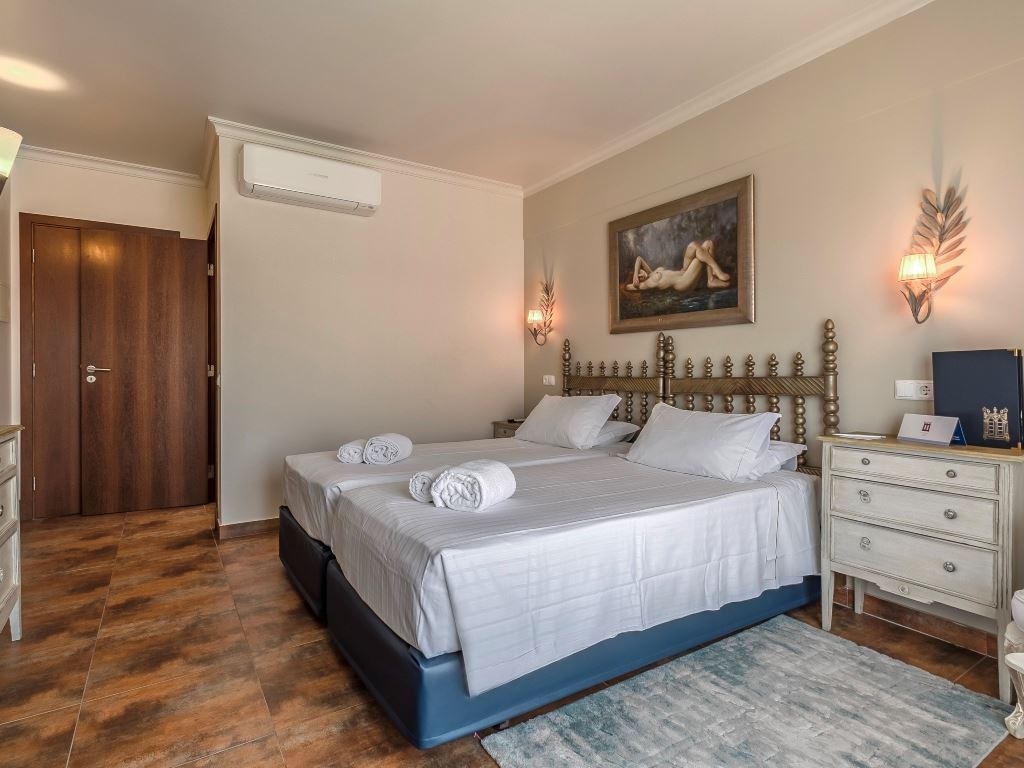 rooms-eb--type-b-anex-building-poolgarden