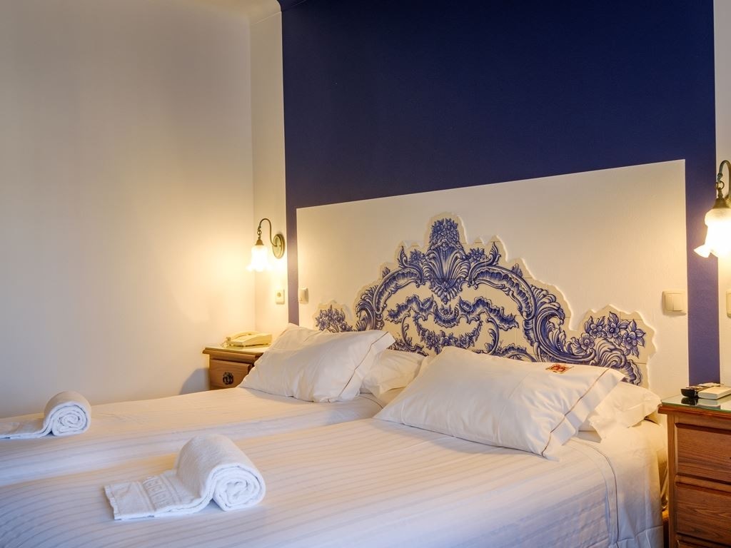 rooms-pd--clasic-pool-viewgarden-view