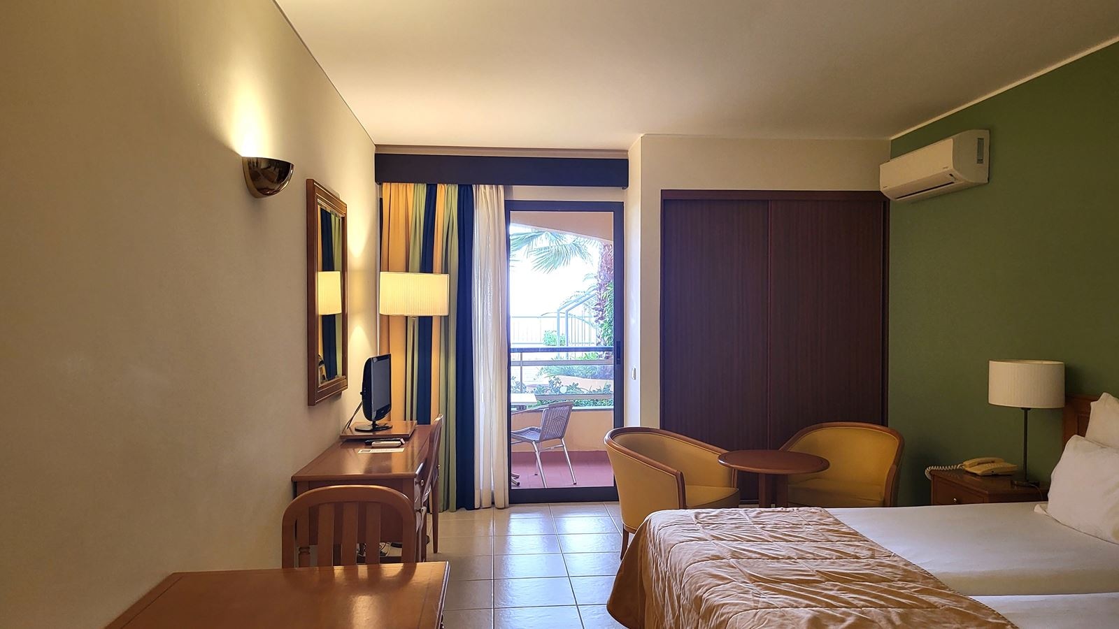 rooms-st--studio-standard-land-view