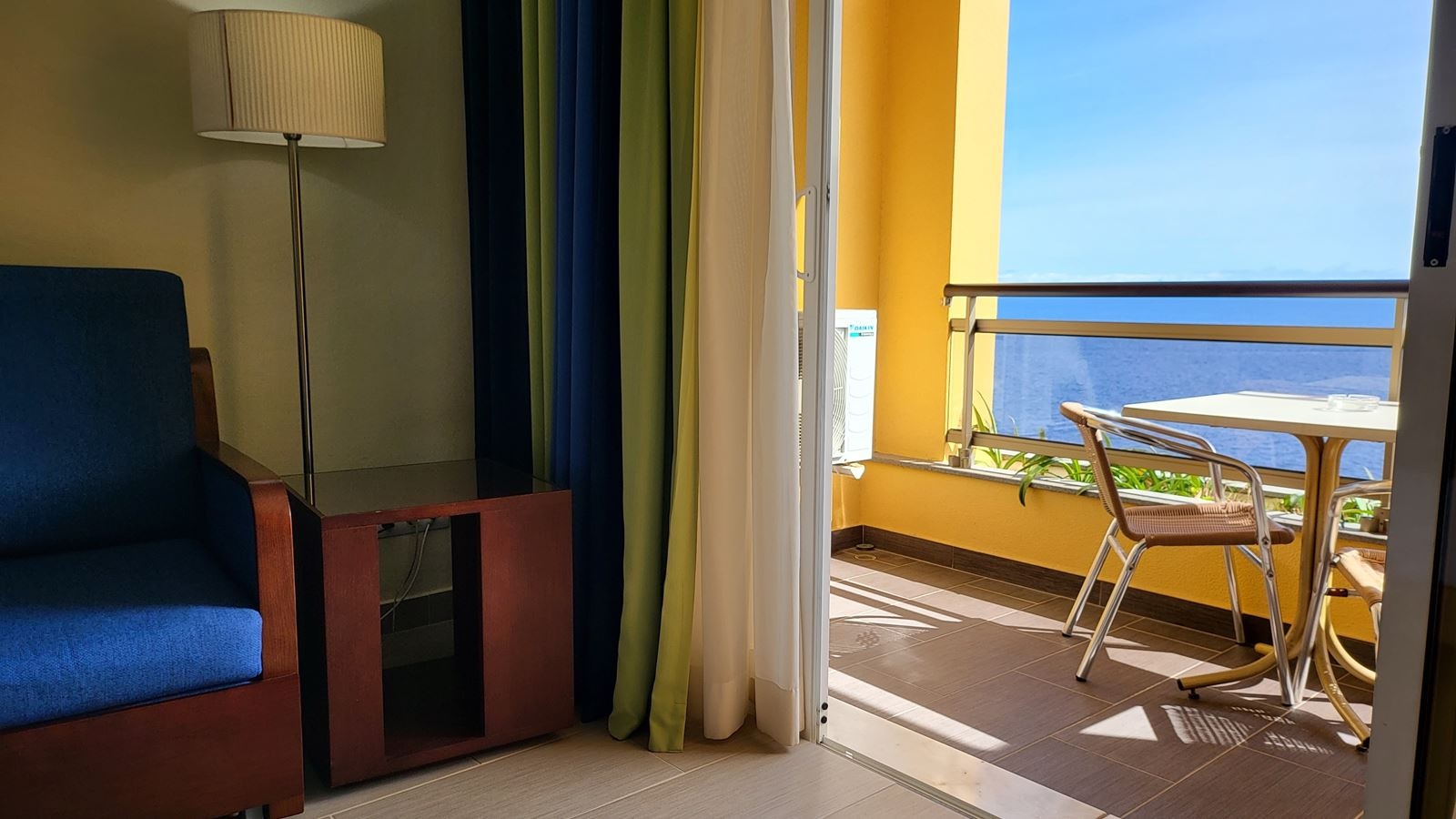 rooms-tv--studio-sea-view