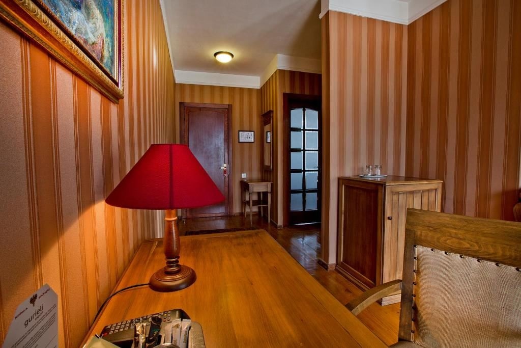 rooms-room-suit-twindbl