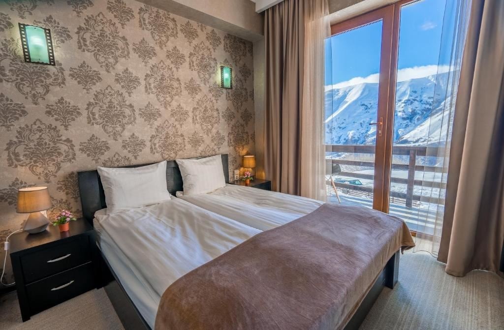 rooms-deluxe-dbl-with-balcony