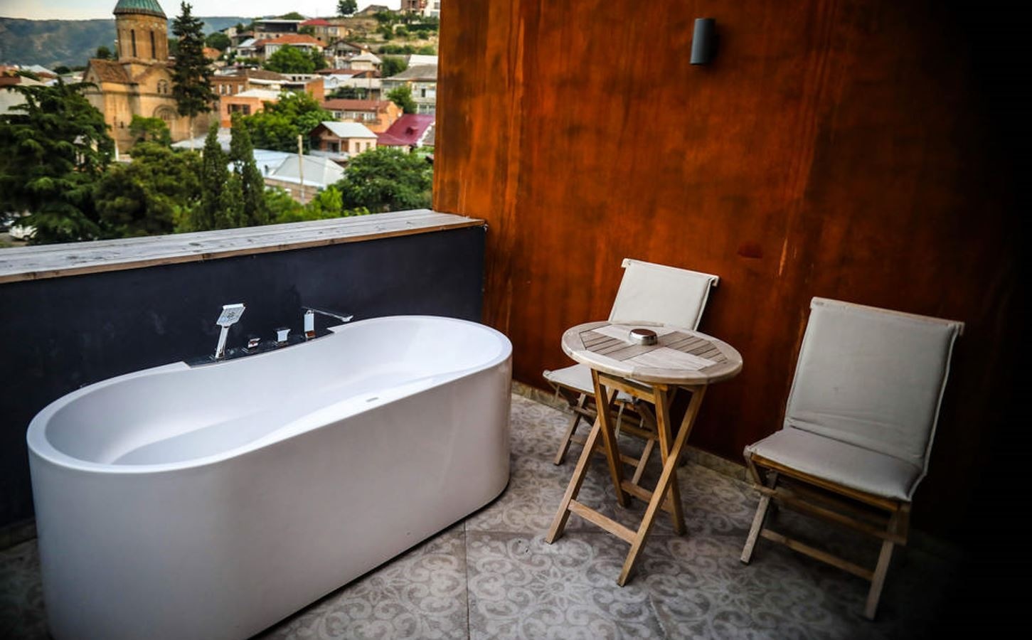 rooms-superior-with-terrace-and-hot-tub