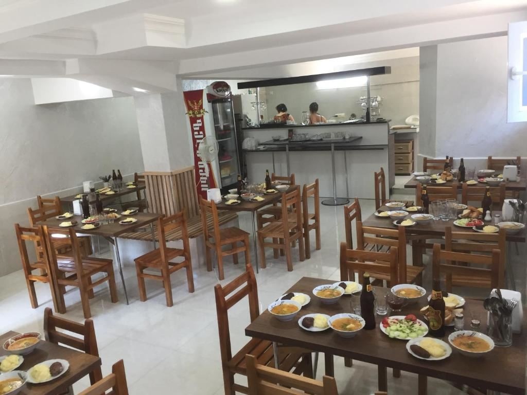 restaurants-restaurant