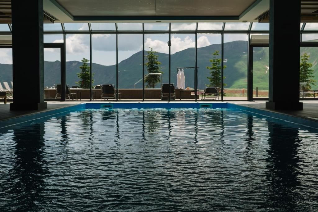 pools-indoor-pool