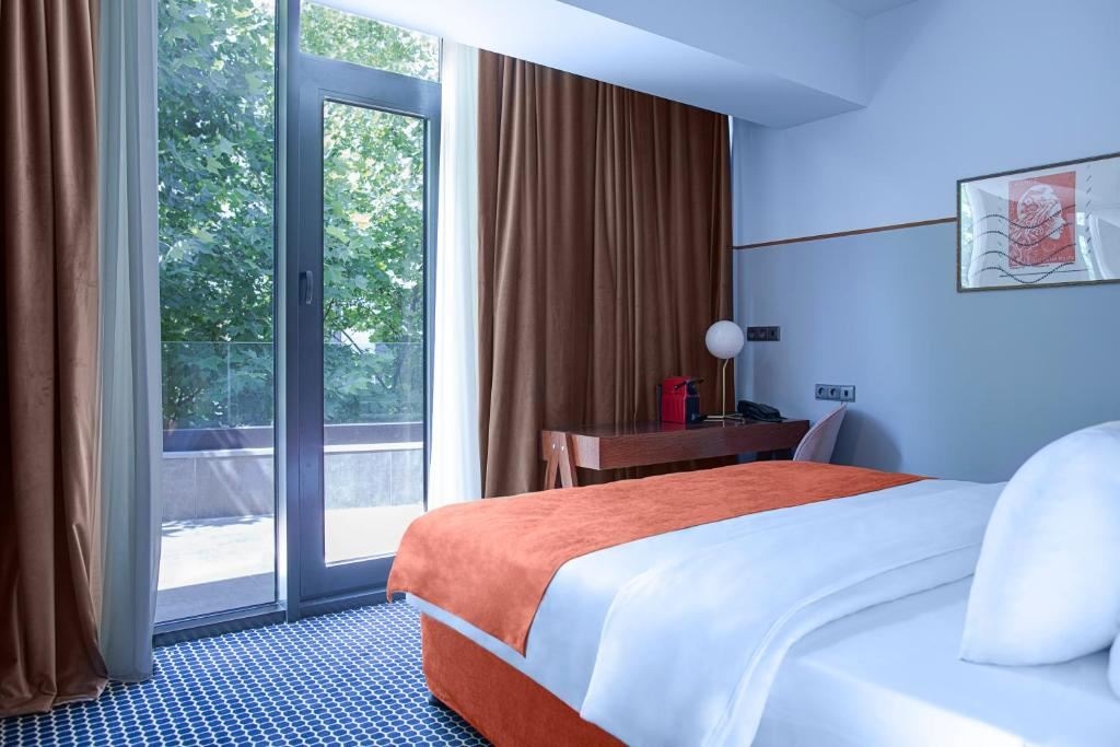 rooms-superior-dbl-with-balcony